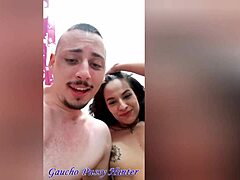 在 Granvacao 色情视频中观看胸的熟女和 Joy Cardozo 探索他们的阴道